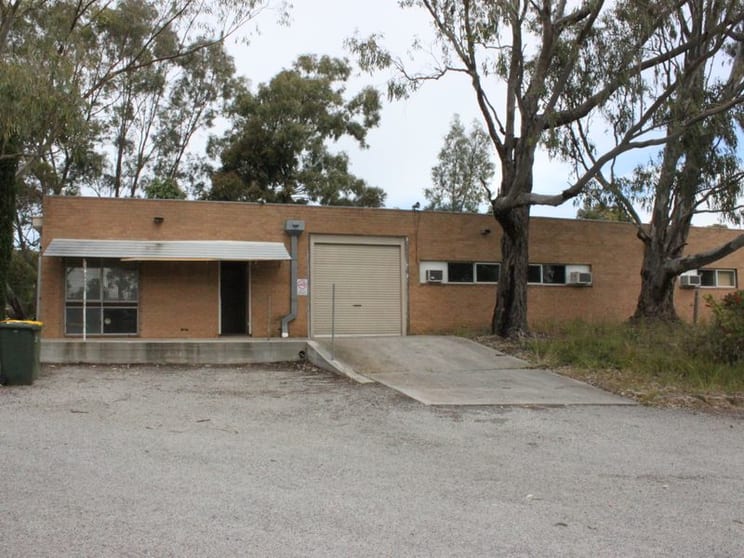 Click to view all images 104 Gavour Road Wattle Grove WA 6107 - Image 1