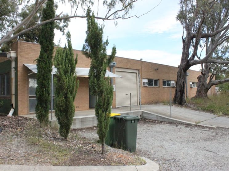 Click to view all images 104 Gavour Road Wattle Grove WA 6107 - Image 2