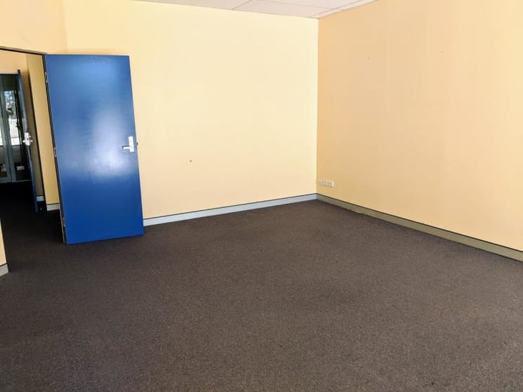 Click to view all images 402 - 410 Chapel Road Bankstown NSW 2200 - Image 3