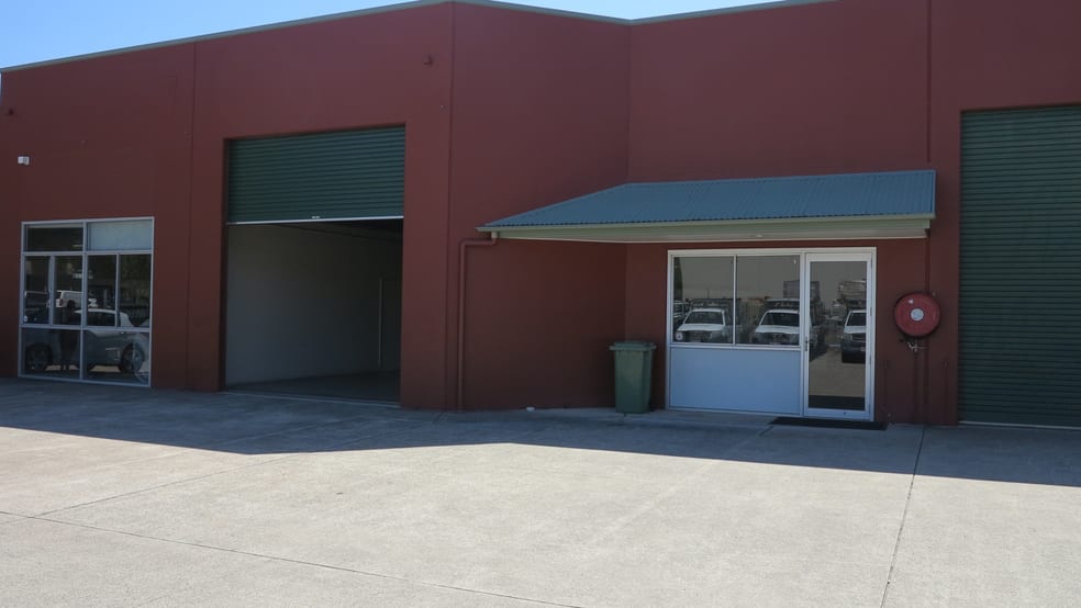 Click to view all images 2/17 Hitech Drive Kunda Park QLD 4556 - Image 2