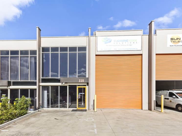 Click to view all images 239 Derrimut Drive Derrimut VIC 3030 - Image 1