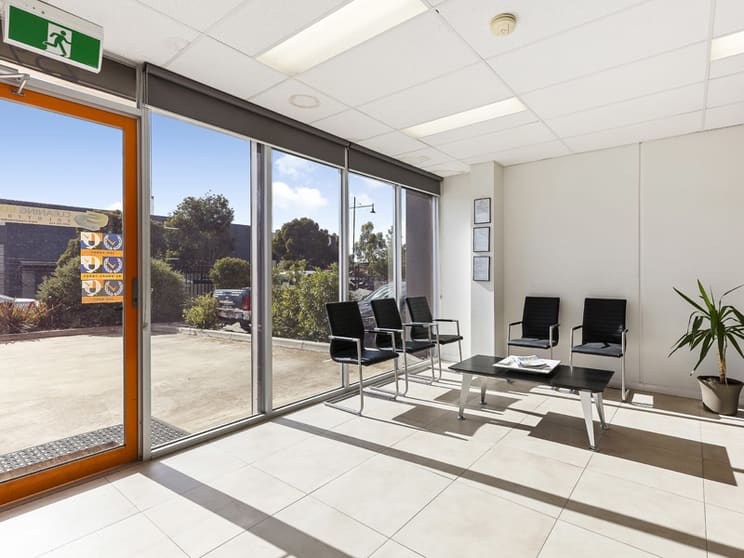 Click to view all images 239 Derrimut Drive Derrimut VIC 3030 - Image 3