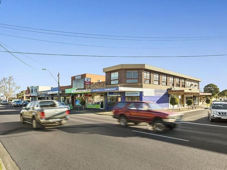 Click to view all images 4/689 Centre Road Bentleigh East VIC 3165 - Image 3