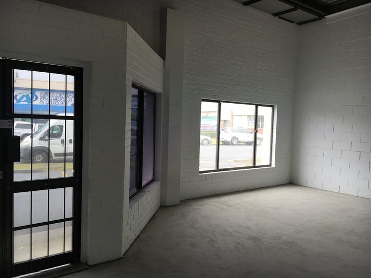 Click to view all images 5/31 Machinery Drive Tweed Heads South NSW 2486 - Image 2