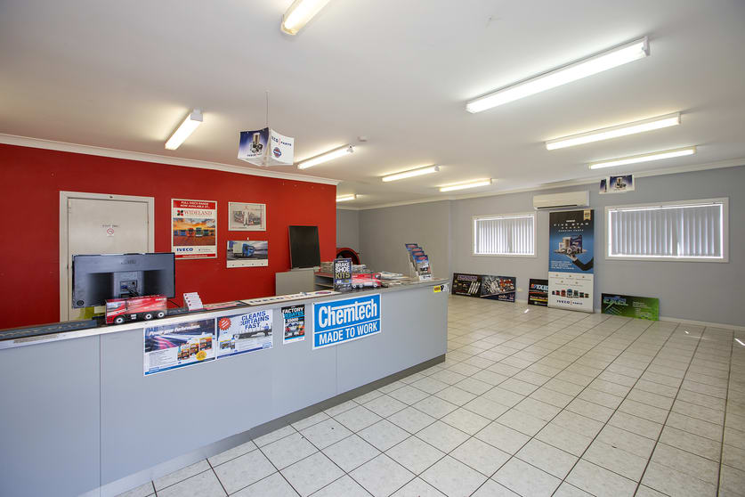 Click to view all images 75 - 79 Plain Street Tamworth NSW 2340 - Image 2