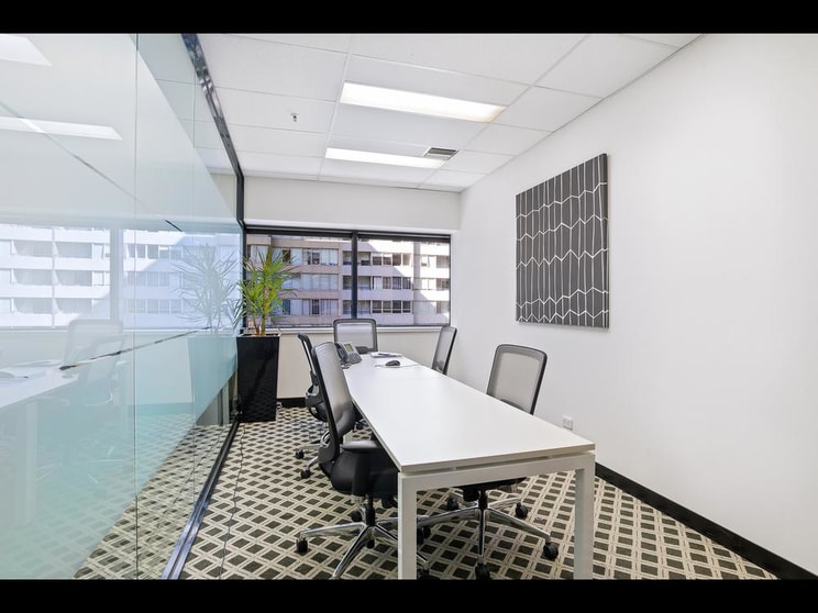 Click to view all images 624/1 Queens Road Melbourne VIC 3000 - Image 2
