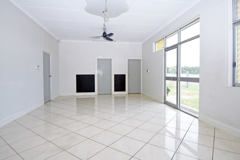 Click to view all images 2&3/16 Graffin Crescent Winnellie NT 0820 - Image 2