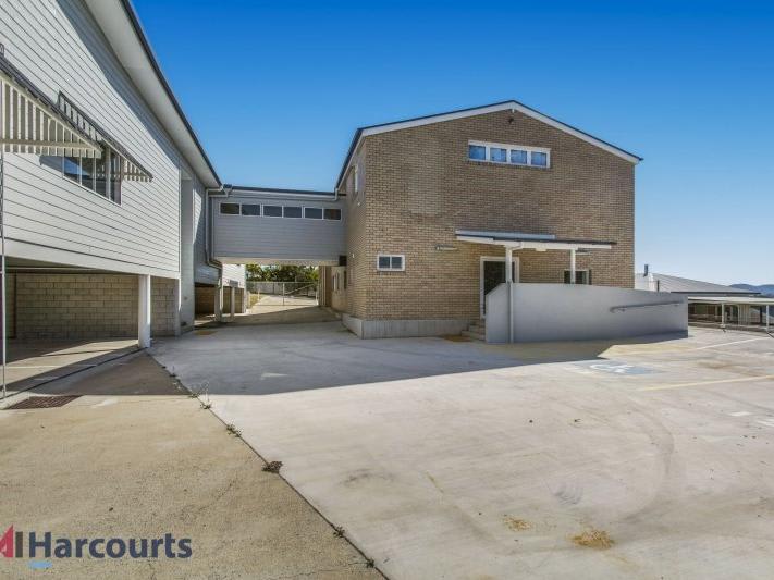 Click to view all images 4/2-4 Horseshoe Bend Gympie QLD 4570 - Image 3