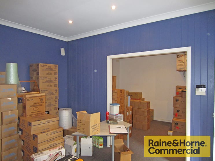 Click to view all images Grange QLD 4051 - Image 2
