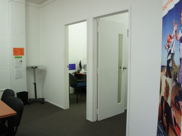 Click to view all images 9/2 Eighth Avenue Palm Beach QLD 4221 - Image 2