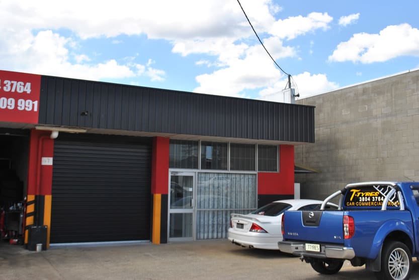 Click to view all images Unit 2/47 Kenway Drive Underwood QLD 4119 - Image 3