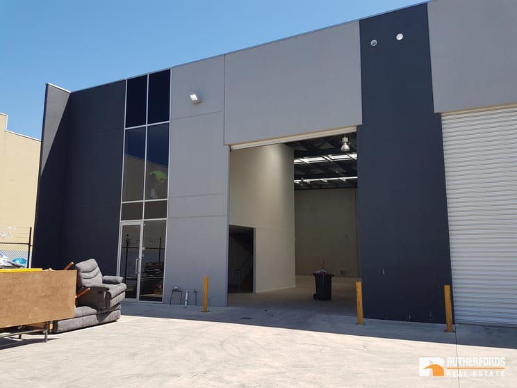 Click to view all images 18 West Court Coolaroo VIC 3048 - Image 2