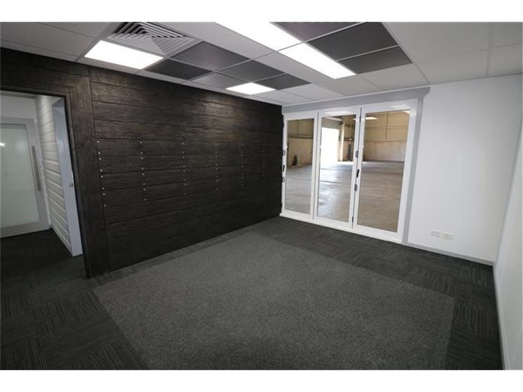 Click to view all images Unit 2/26 Kinta Drive Beresfield NSW 2322 - Image 3