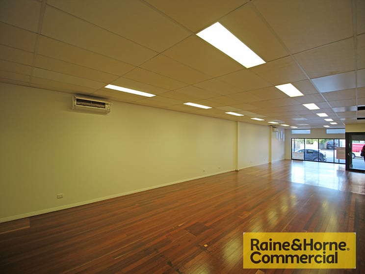 Click to view all images 2/6 Third Avenue Sandgate QLD 4017 - Image 3
