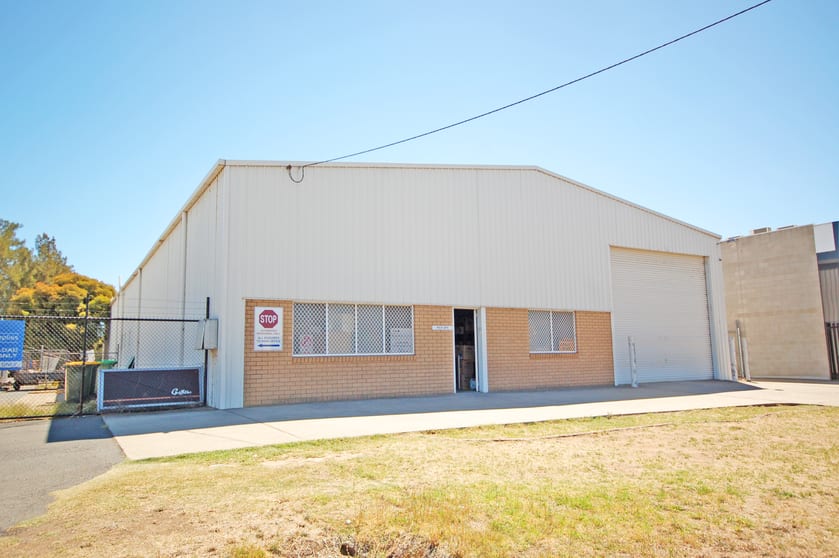 Click to view all images 923 Metry Street North Albury NSW 2640 - Image 2