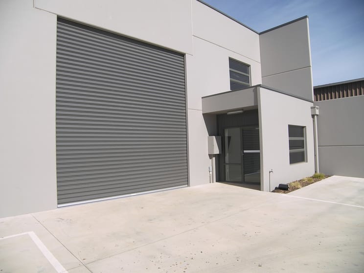 Click to view all images 16 Piper Road East Bendigo VIC 3550 - Image 2