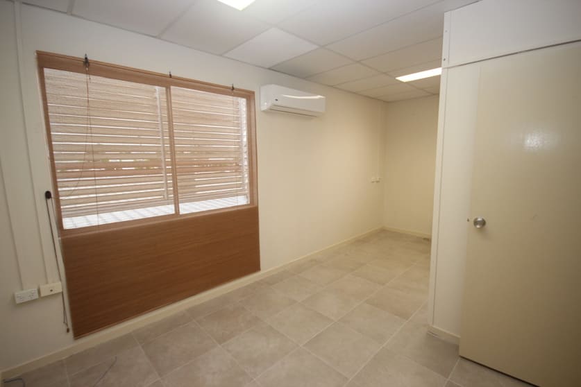 Click to view all images 581 Ross River Road Kirwan QLD 4817 - Image 3