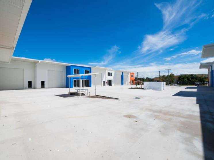 Click to view all images 10-12 Machinery Avenue Warana QLD 4575 - Image 3