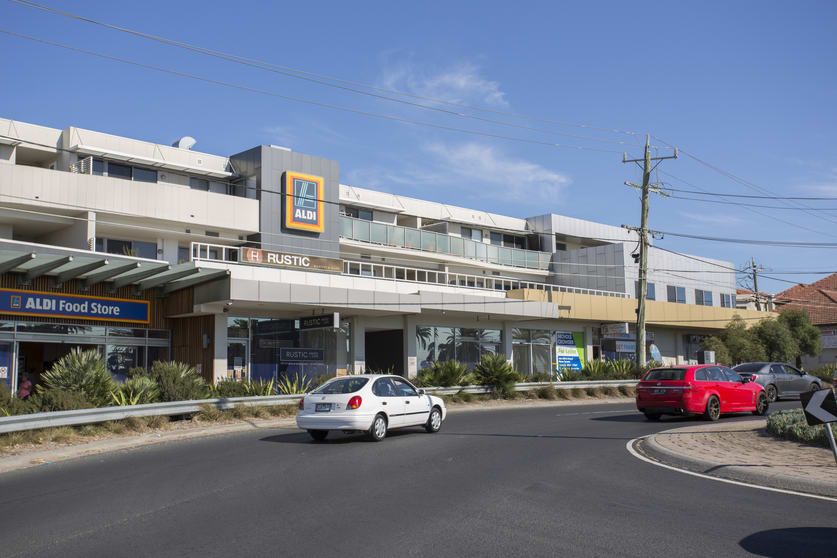 Click to view all images 4/534 Main Street Mordialloc VIC 3195 - Image 2