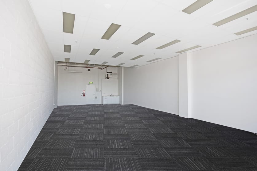 Click to view all images 4/534 Main Street Mordialloc VIC 3195 - Image 3