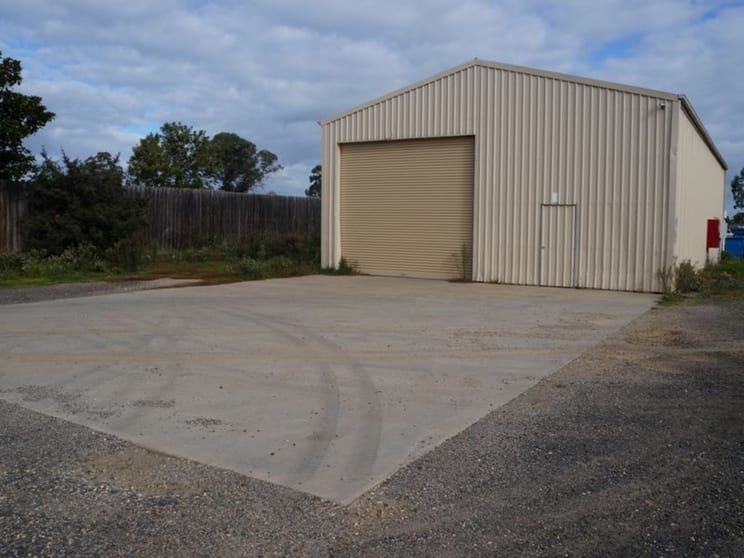 Click to view all images 12 St Clair Court Sale VIC 3850 - Image 2