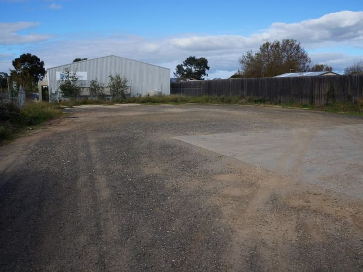 Click to view all images 12 St Clair Court Sale VIC 3850 - Image 3