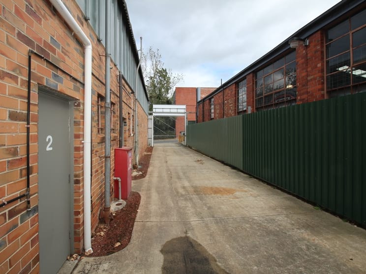 Click to view all images 2/8 Ailsa Street Box Hill South VIC 3128 - Image 3