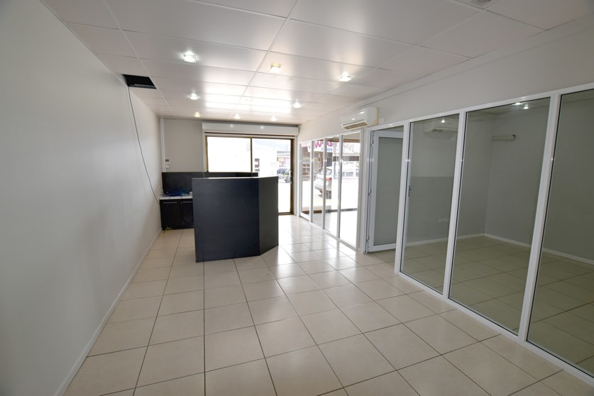 Click to view all images 3/13 Tank Street Gladstone Central QLD 4680 - Image 1