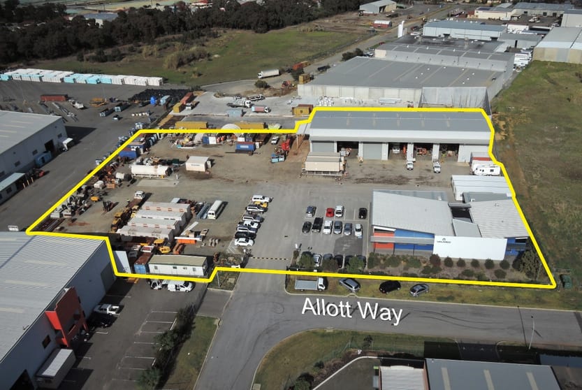 Click to view all images 32 Allott Way Maddington WA 6109 - Image 1