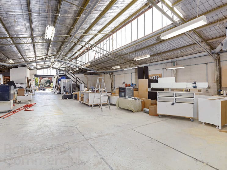 Click to view all images 10 Waine Street Freshwater NSW 2096 - Image 2