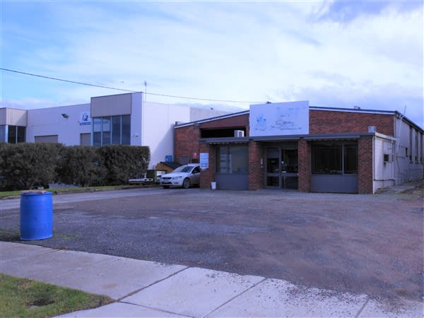 Click to view all images 2 Downard Street Braeside VIC 3195 - Image 1