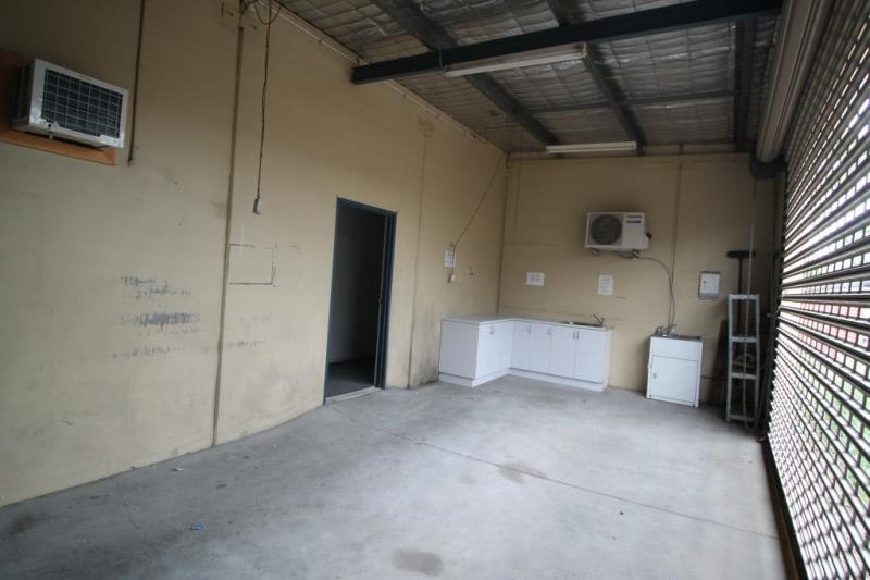 Click to view all images Unit 2/64 Hallam Road Hampton Park VIC 3976 - Image 3