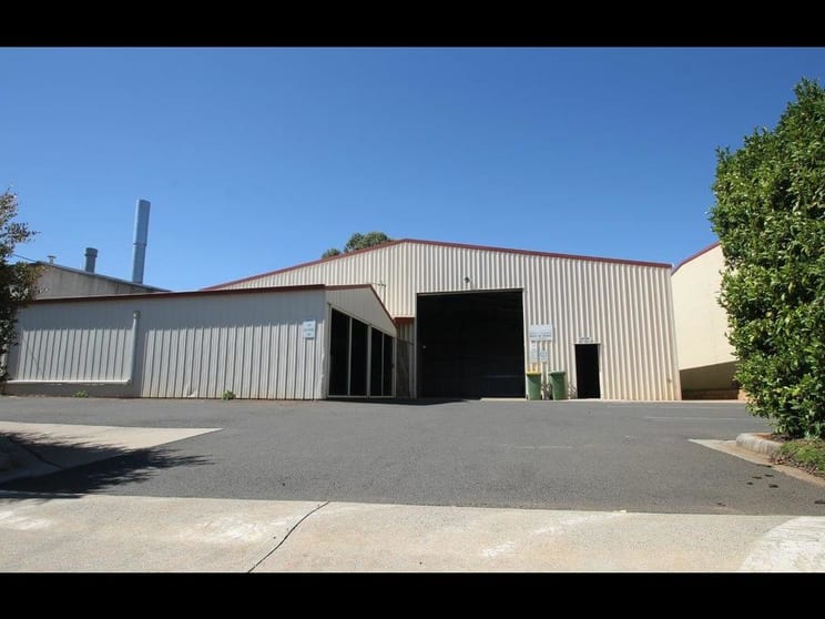 Click to view all images 78 Hampton Street Harristown QLD 4350 - Image 2