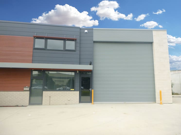 Click to view all images Unit 1, 160 BUNGANA WAY Cambridge TAS 7170 - Image 2