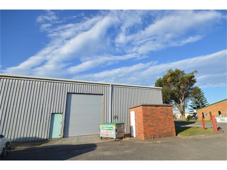 Click to view all images Unit 1a/28-30 Kalaroo Road Redhead NSW 2290 - Image 1