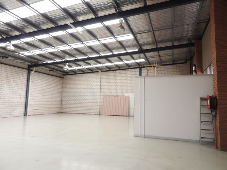Click to view all images 2/254 Boundary Road Braeside VIC 3195 - Image 3