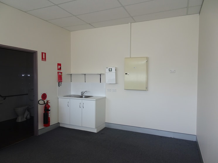 Click to view all images 3/98 Worrigee Street Nowra NSW 2541 - Image 3