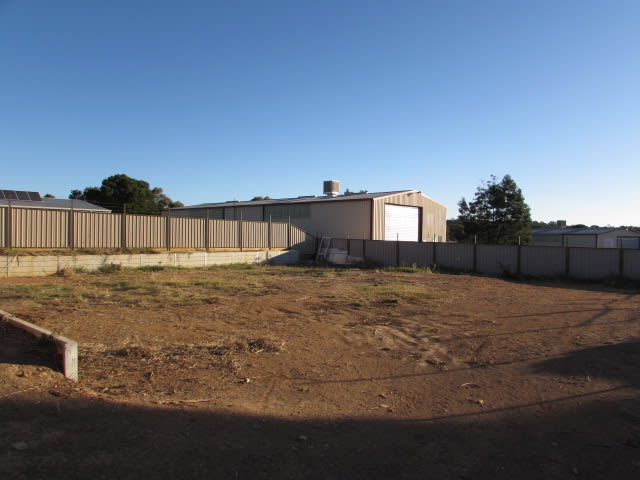 Click to view all images 10 Hitchcock Street Castlemaine VIC 3450 - Image 3