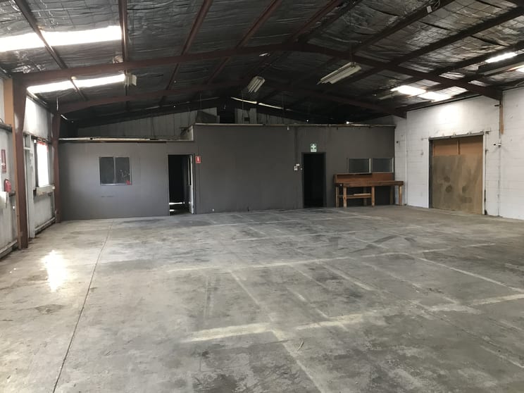 Click to view all images Unit 2, 4 Gary Road Maddington WA 6109 - Image 3