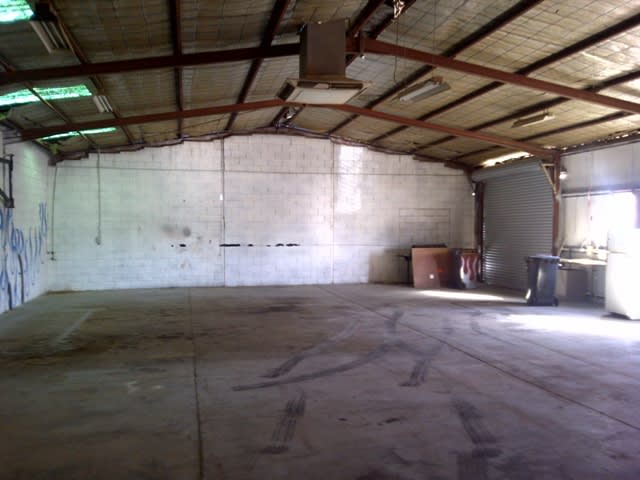 Click to view all images Unit 2, 4 Gary Road Maddington WA 6109 - Image 2