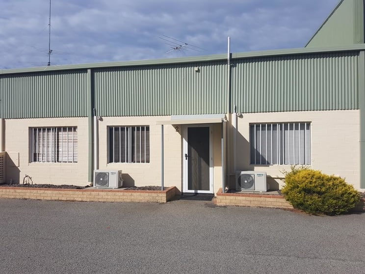 Click to view all images 2/32 Crompton Road Rockingham WA 6168 - Image 1