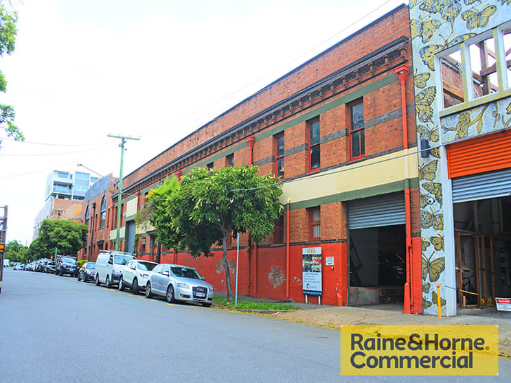 Click to view all images 25 Helen Street Newstead QLD 4006 - Image 1