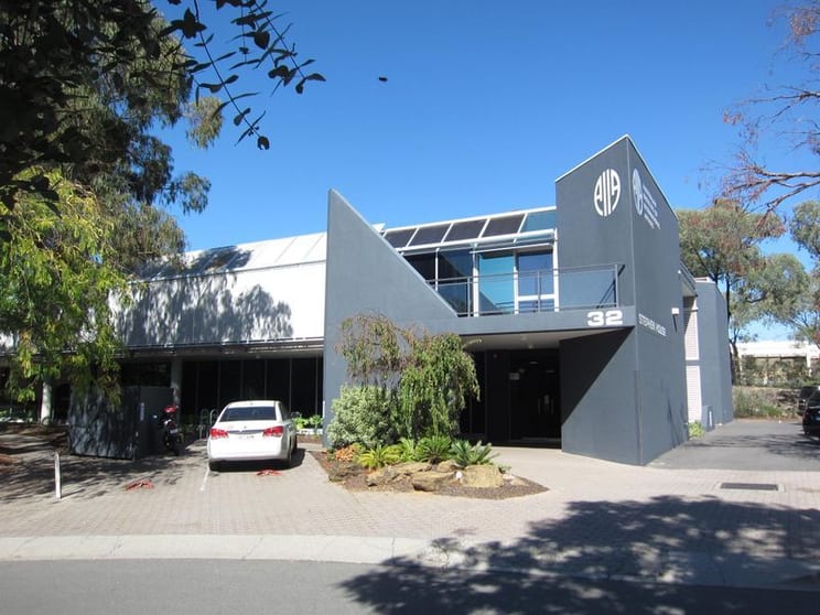 Click to view all images Unit 3B Level 1/32 Thesiger Court Deakin ACT 2600 - Image 1