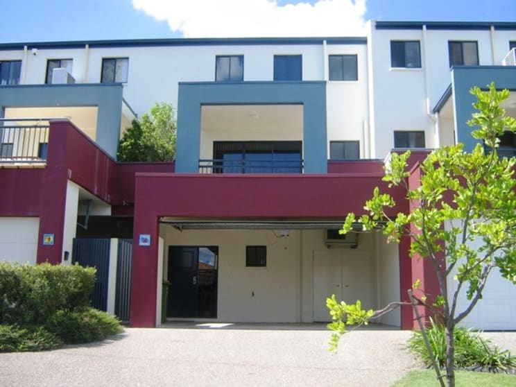 Click to view all images 10/492 Christine Avenue Robina QLD 4226 - Image 1