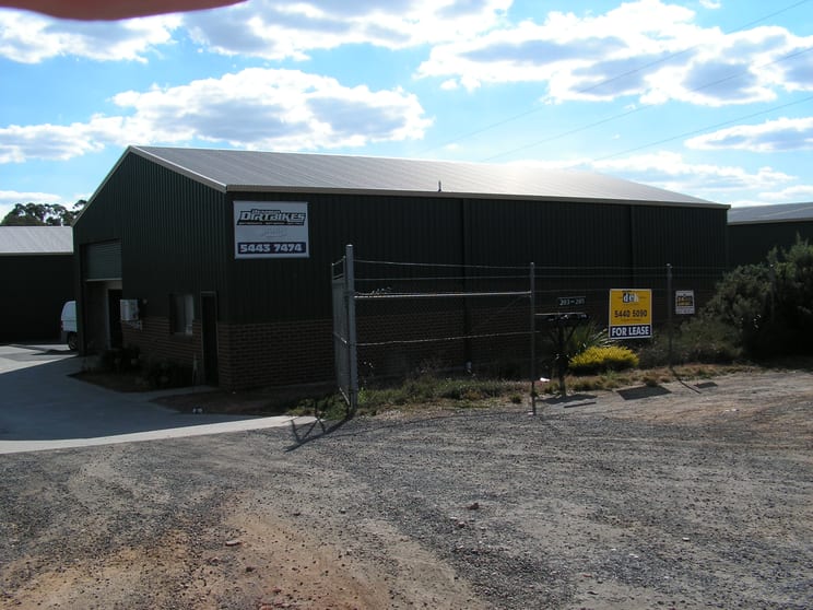 Click to view all images 1/203-205 Woodward Road Golden Square VIC 3555 - Image 3