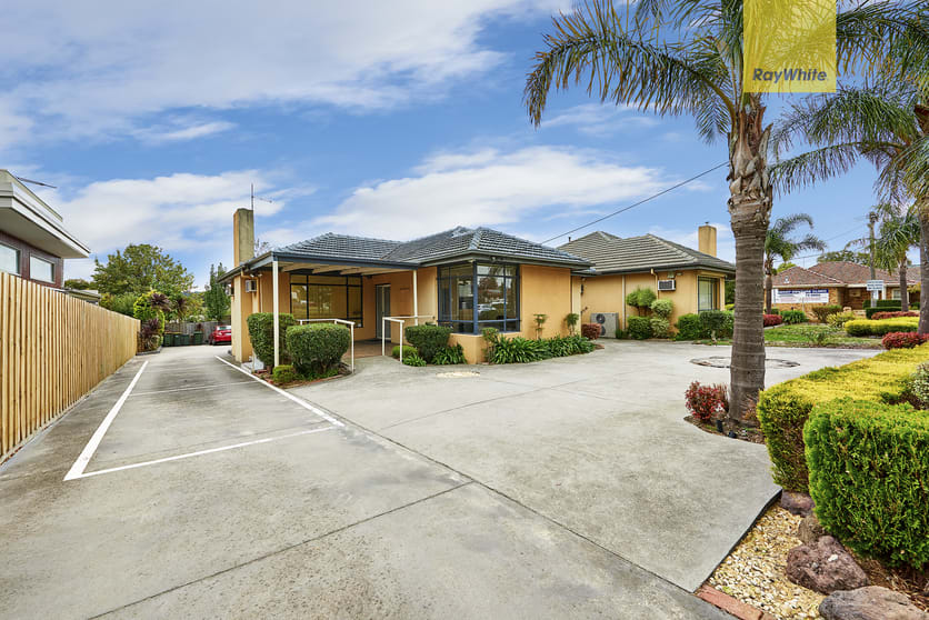 Click to view all images 387 Canterbury Road Forest Hill VIC 3131 - Image 3