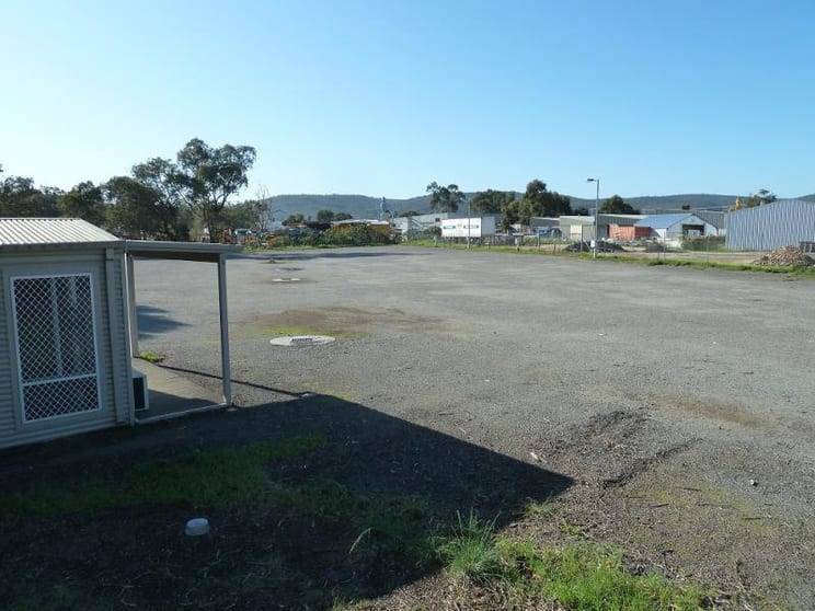 Click to view all images 11 Myola South Place Maddington WA 6109 - Image 3