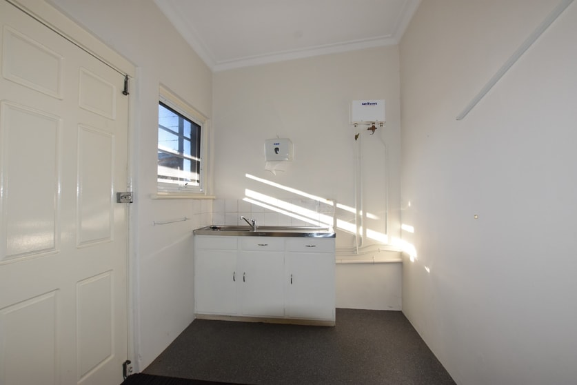 Click to view all images PART 21 DAVISON STREET Maddington WA 6109 - Image 3