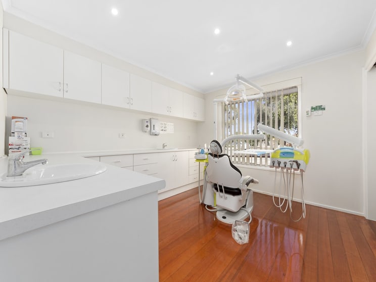 Click to view all images 204 Heaths Road Hoppers Crossing VIC 3029 - Image 3