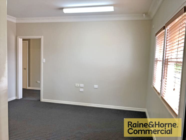 Click to view all images Ashgrove QLD 4060 - Image 3
